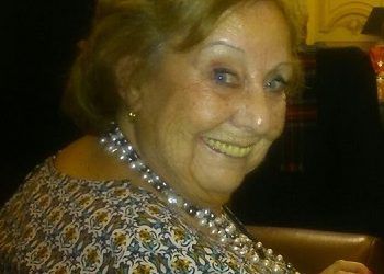 Carmen Silva coordina un acto literario de la revista literaria Troquel, en la Asociación de Escritores y Artistas Españoles, AEAE