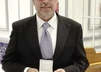 El pintor Juan Fernández, Medalla de Oro Foro Europa 2001