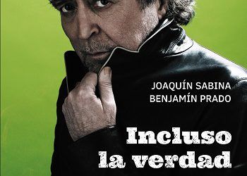 Joaquín Sabina y Benjamín Prado, autores del libro “Incluso la verdad. La historia secreta de “Lo niego todo”,  el disco de éxito