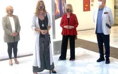 Lola Chamero inaugura la exposición retrospectiva de Adriana Zapisek en el Centro Cultural Casa de Vacas del Retiro madrileño