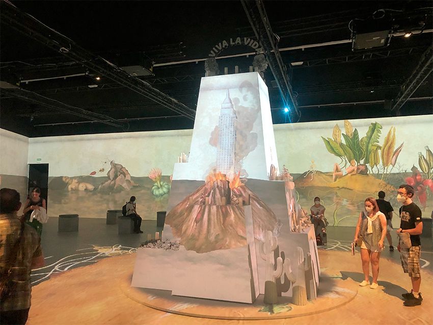 Exhibiion Frida Kahlo Acciona
